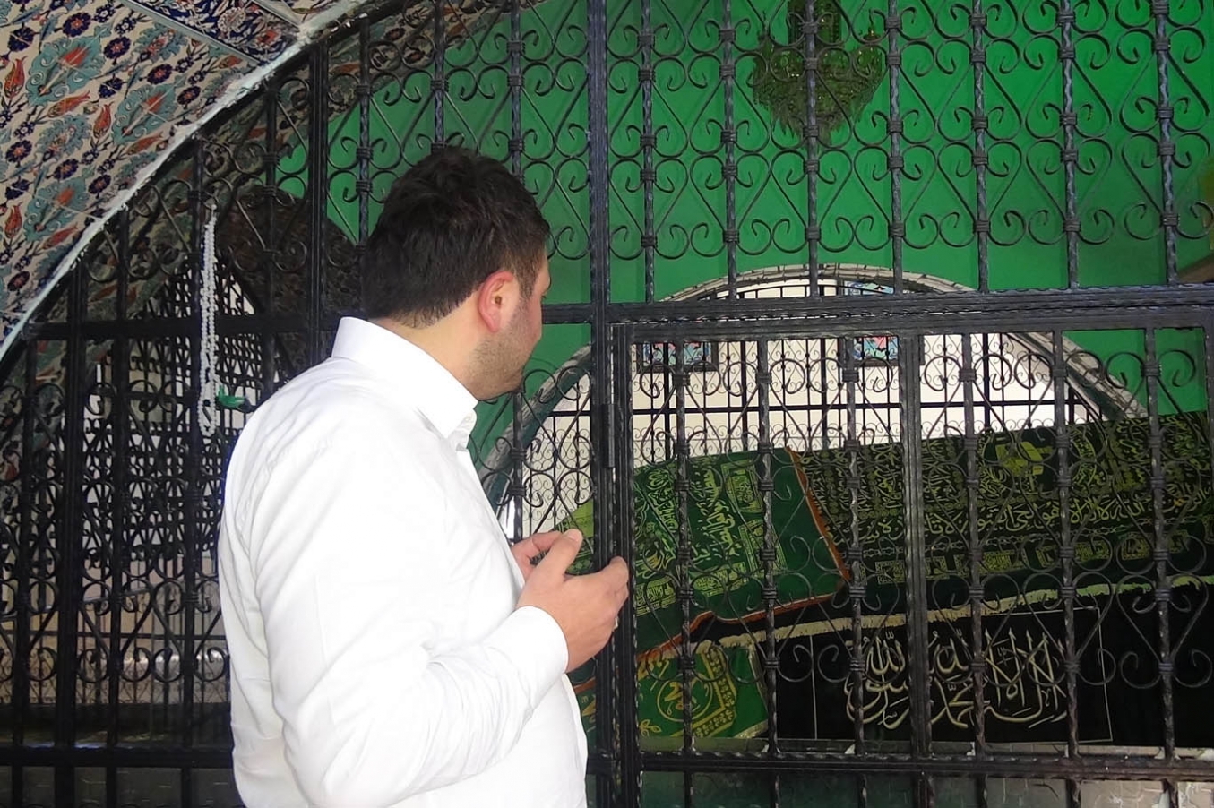 Ukkaşe hazretlerinin türbesine yoğun ilgi Ukkaşe hazretlerinin türbesine yoğun ilgi